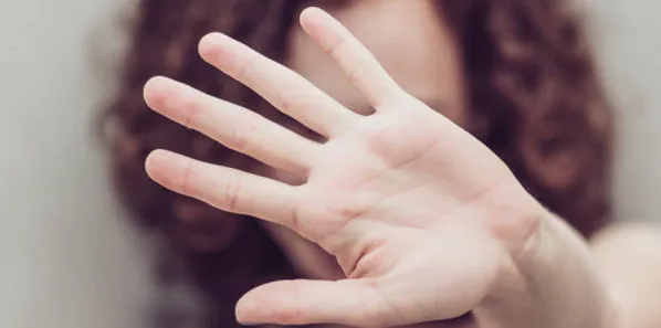 Pontos Diversos levanta debate sobre a violência contra a mulher em live pelo YouTube