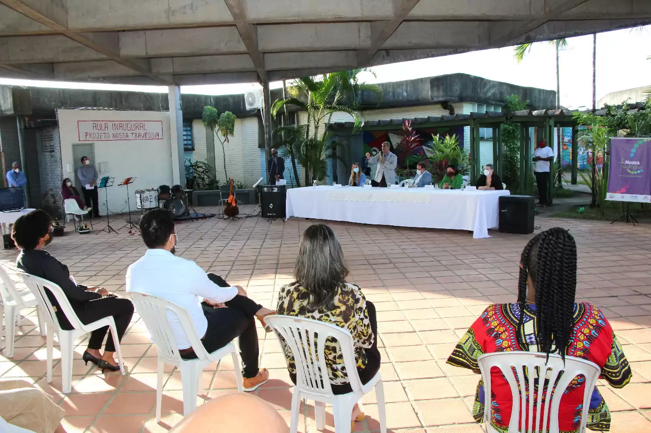 Jovens em cumprimento de medidas socieducativas recebem formação profissional